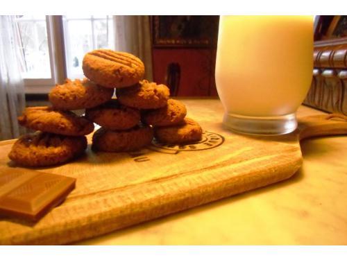 LECKERE CHOCOLATE CHIP COOKIES MIT PEANUTBUTTER